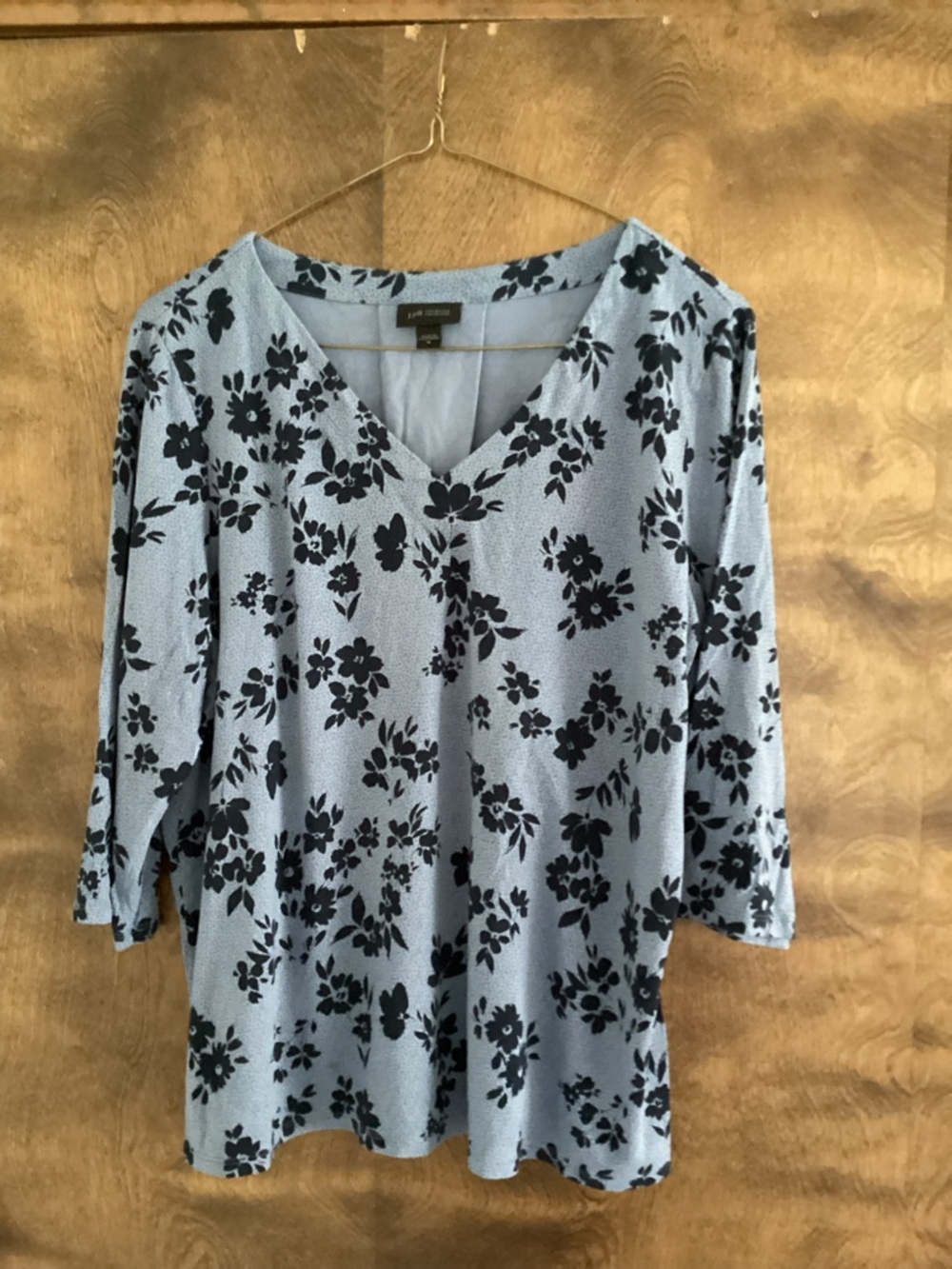 J Jill Blue Floral V-Neck  3/4 Length Sleeve Top